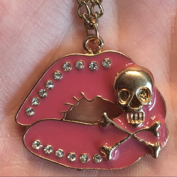 Jewelry - (Q2) 🦄5 for $35🦄 Lips & Skull Necklace